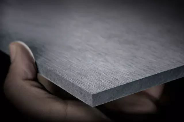 Solution to the problem of moisture expansion and water absorption of fiber cement board